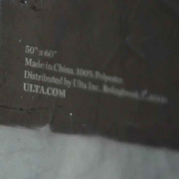 Ulta Beauty gray plush cozy blanket - NWT - Picture 3 of 9